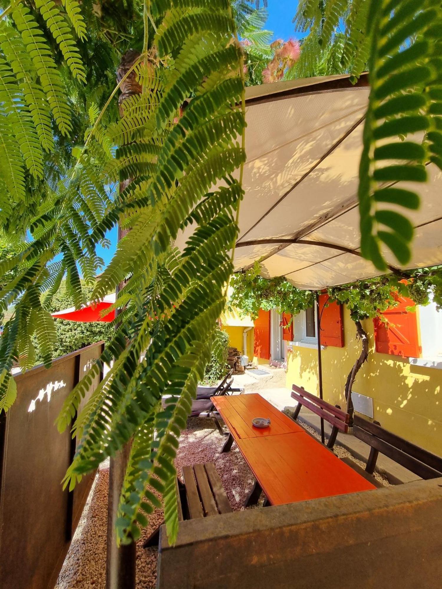 L'Oustaou Du Luberon Et Spa Villelaure Exterior foto